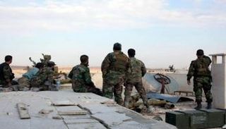 صورة أرشيفية لمقاتلين في حماة
