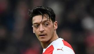 أوزيل يرد على الانتقادات برسالة قوية