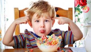 الهواتف المحمولة قبل النوم تصيب الأطفال بفرط الحركة