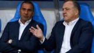 احتفال هولندا يتسبب في أزمة بين أدفوكات وخوليت