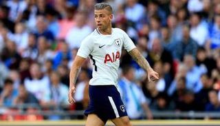 السيتي مهتم بمدافع توتنهام "الغاضب"