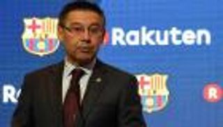رئيس برشلونة مندهش من دعوات "سحب الثقة"