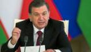 رئيس أوزبكستان يجري تعديلات في مناصب أمنية ويعزل وزير الدفاع