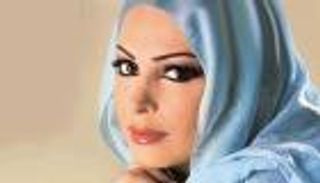 بالصور.. اللبنانية أمل حجازي تعلن اعتزال الغناء وارتداء الحجاب