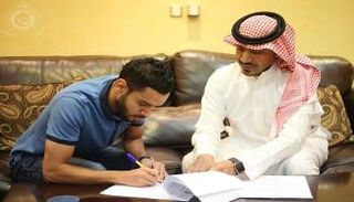 الأسطا ينتقل إلى النصر بعد 13 عاما مع الشباب