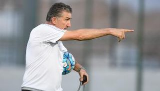 باوزا مدرب الإمارات