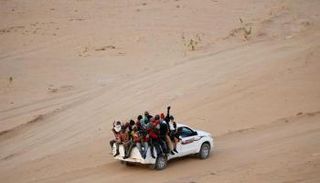 سيارة تقل مهاجرين - أرشيفية