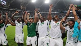 احتفال اللاعبين بعد التأهل إلى مونديال روسيا