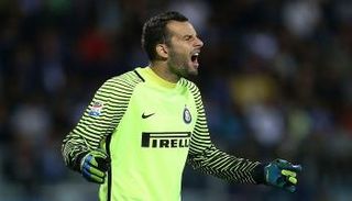 إنتر ميلان يحدد 3 أسماء لخلافة هاندانوفيتش