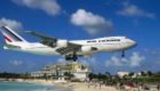 إعصار "إرما" يدمر مطارا شهيرا بجزيرة سانت مارتن