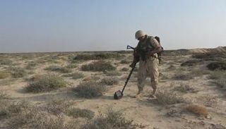 عملية تطهير ألغام في ميدي باليمن