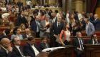 إسبانيا تلاحق قادة كتالونيا قضائيا بعد الدعوة للاستقلال