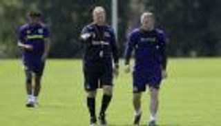 كومان يشعر بخيبة أمل بعد اتهامات روني 