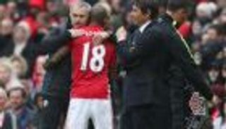 مورينيو يعطي الضوء الأخضر لرحيل يونج