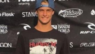  راكب الأمواج الشاب "زاندر فينيزيا"