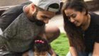 بالصور.. شاهد كابور يحتفل مع زوجته بعيد ميلادها