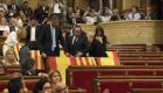 المحكمة الدستورية الإسبانية تعلق قانون استفتاء كتالونيا