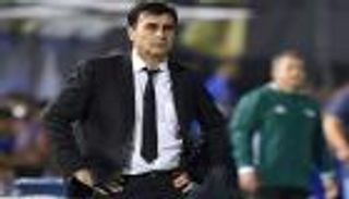 الإكوادور تخطط للإطاحة بمدربها للتمسك بالمونديال