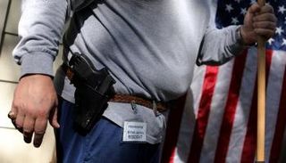 أحد ملاك المنازل المسلحين في فلوريدا قبيل إعصار إرما - رويترز