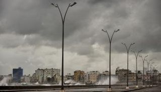 جانب من آثار إعصار 