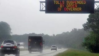 جانب من آثار إعصار 