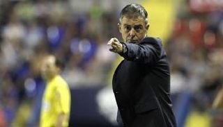 الاتحاد الجزائري يجدد الثقة في المدرب ألكاراز 