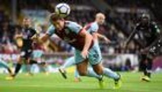 خطأ مزدوج يقود بيرنلي لإسقاط كريستال بالاس