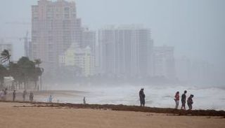 إقبال على ملاهي ديزني بفلوريدا رغم اقتراب إرما 