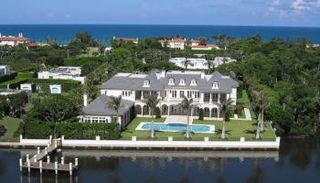 أحد المنازل في منطقة ستار أيلاند بمدينة ميامي الأمريكية (أرشيفية)