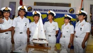 طاقم النساء الهندي