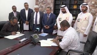 الهلال الأحمر الإماراتي يدعم الصرف الصحي بعدن 