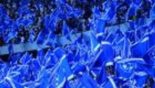 جماهير الهلال تستعد لقمة الزعيمين بـ"سمكة قرش"