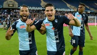 "زيزو الجزائر" مرشح لجائزة لاعب الشهر في فرنسا