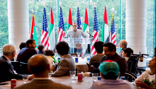 مأدبة غداء على شرف مواطني الإمارات في السفارة بواشنطن