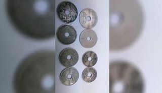 إحباط محاولة تهريب 21 عملة معدنية أثرية