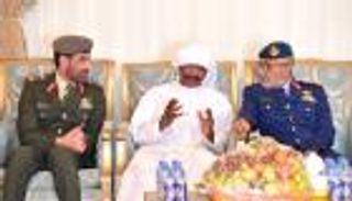 وفد من القوات المسلحة الإماراتية يعزي في الشهيد ناصر المزروعي