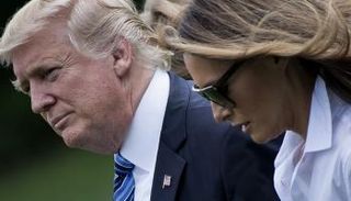 الرئيس الأمريكي دونالد ترامب ترافقه زوجته ميلانيا