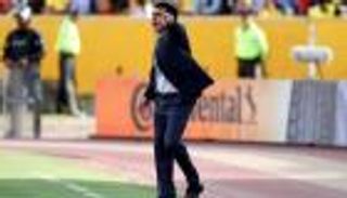 إقالة مدرب الإكوادور بعد رفضه الاستقالة