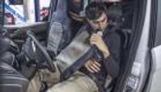 مركبات ذاتية القيادة تتواصل مع المارة