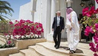 وزير الدفاع الأمريكي وتميم بن حمد