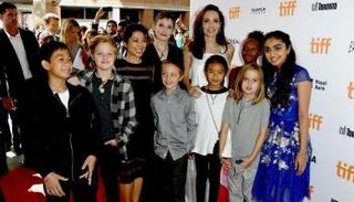 أنجلينا جولي وأبناؤها