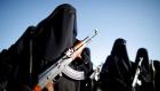 بالصور.. "الزينبيات".. بوابة العين تكشف ميليشيا نساء الحوثي