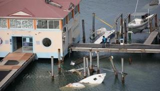 فلوريدا ما زالت تكافح آثار دمار إرما - رويترز