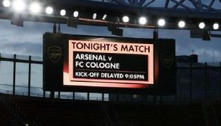 لوحة ملعب الإمارات