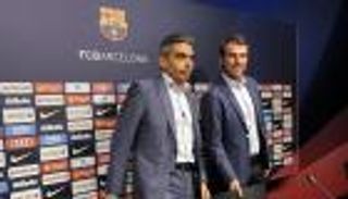 برشلونة يدرس التضحية بمسؤول التعاقدات 