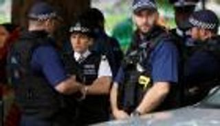 مداهمة منزل المشتبه به في تفجير مترو لندن