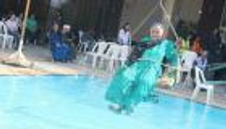 بالصور.. ألعاب مائية تعيد "بسمة الطفولة" للمسنين بمصر