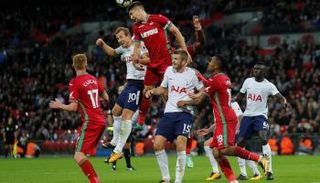 نحس ويمبلي مستمر بعد تعادل توتنهام مع سوانزي