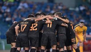 روما يكتسح هيلاس فيرونا بثلاثية