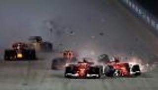 حادث تصادم يحرم فيتل من صدارة سباق سنغافورة